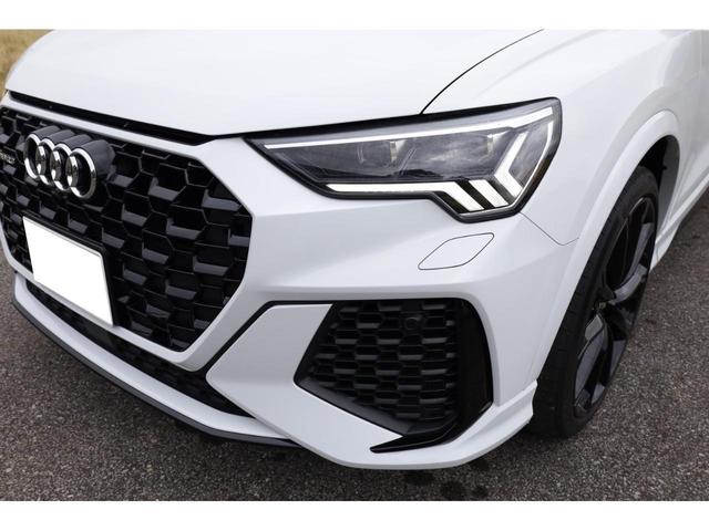 ＲＳ Ｑ３ ベースグレード　４００ＰＳブラックスタイリング　マトリックスＬＥＤ　ブラックホイール２１インチ　内装黒皮シートＲＳデザインレッドパノラマスライディングルーフ赤キャリパーカーボンミラー３０色イルミ　足でトランクオープン（5枚目）