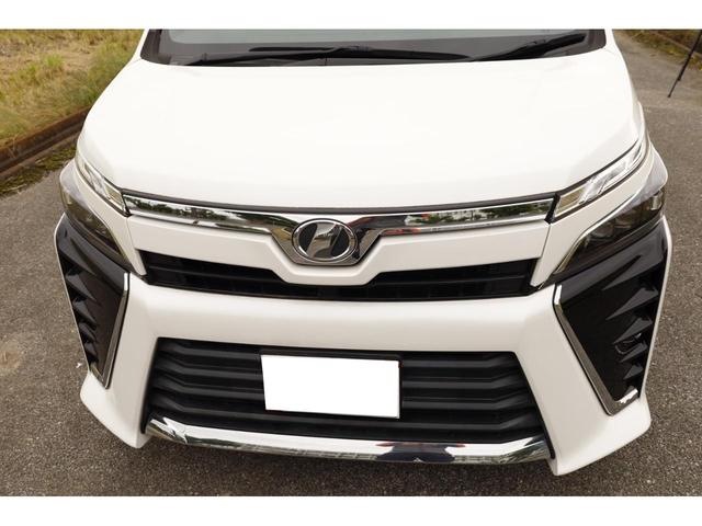 ヴォクシー ＺＳ　煌　カロッツェリアフリップダウンモニター　バックカメラ　ＢＴ　両側パワースライドドア　スマートキー　ワンオーナー　禁煙車（7枚目）