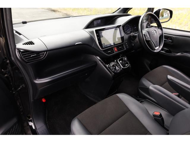 TOYOTA NOAH HYBRID SI WxB III