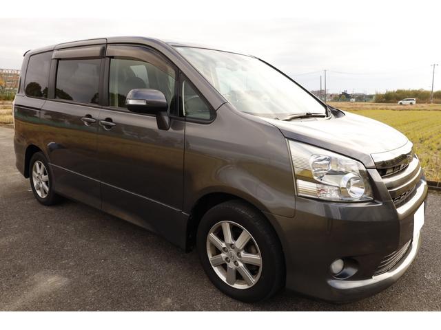 ノア Ｓ　ツインムーンルーフ　８人乗り　純正カーテン　純ナビ　地デジ　バックカメラ　キーレス　左パワースライドドア（2枚目）