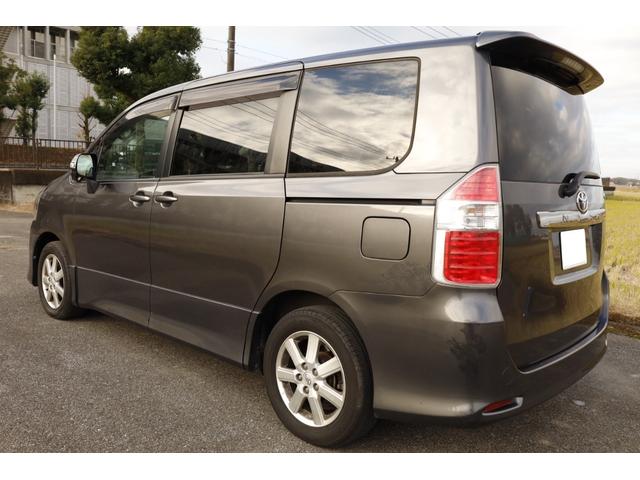 ノア Ｓ　ツインムーンルーフ　８人乗り　純正カーテン　純ナビ　地デジ　バックカメラ　キーレス　左パワースライドドア（4枚目）