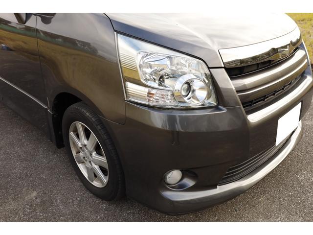 ノア Ｓ　ツインムーンルーフ　８人乗り　純正カーテン　純ナビ　地デジ　バックカメラ　キーレス　左パワースライドドア（5枚目）