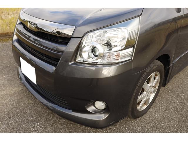 ノア Ｓ　ツインムーンルーフ　８人乗り　純正カーテン　純ナビ　地デジ　バックカメラ　キーレス　左パワースライドドア（6枚目）