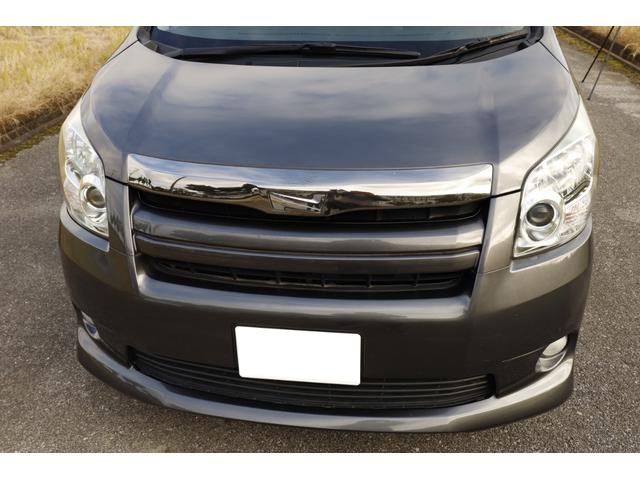 ノア Ｓ　ツインムーンルーフ　８人乗り　純正カーテン　純ナビ　地デジ　バックカメラ　キーレス　左パワースライドドア（7枚目）