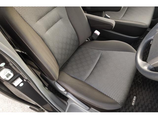 ノア Ｓ　ツインムーンルーフ　８人乗り　純正カーテン　純ナビ　地デジ　バックカメラ　キーレス　左パワースライドドア（16枚目）