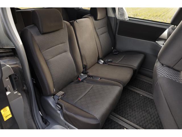 ノア Ｓ　ツインムーンルーフ　８人乗り　純正カーテン　純ナビ　地デジ　バックカメラ　キーレス　左パワースライドドア（18枚目）