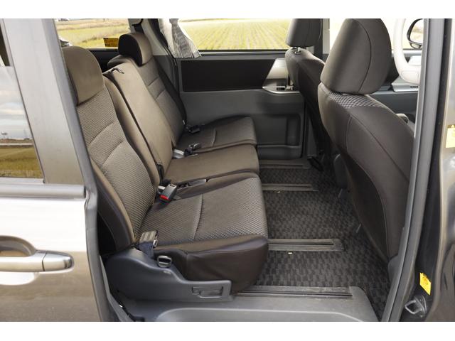 ノア Ｓ　ツインムーンルーフ　８人乗り　純正カーテン　純ナビ　地デジ　バックカメラ　キーレス　左パワースライドドア（19枚目）