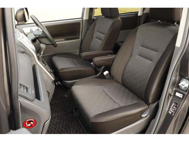 ノア Ｓ　ツインムーンルーフ　８人乗り　純正カーテン　純ナビ　地デジ　バックカメラ　キーレス　左パワースライドドア（22枚目）