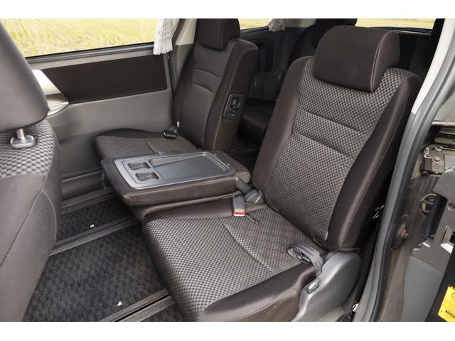 ノア Ｓ　ツインムーンルーフ　８人乗り　純正カーテン　純ナビ　地デジ　バックカメラ　キーレス　左パワースライドドア（25枚目）