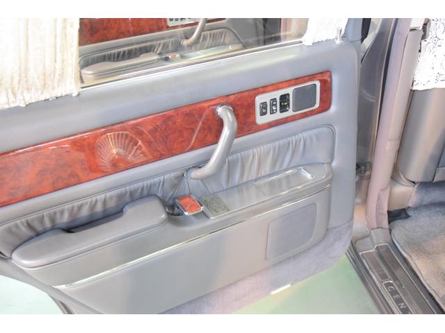 標準仕様車 デュアルEMVパッケージ 法人前オーナー グレーレザーシート リアシートリクライニング&マッサージ機能付 リアバニティーミラー キーレス ETC スペアキー 取説 新車時保証書有(6枚目)