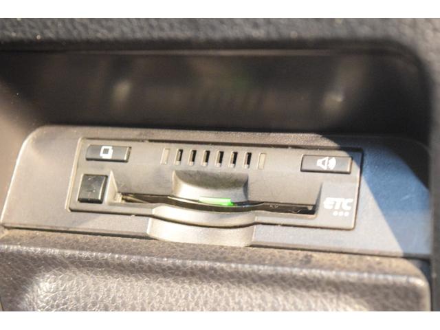 ヴォクシー ハイブリッドＺＳ　煌ＩＩ　純正９インチナビ　純正エンジンスターター　後席モニター　プッシュスタート　ＥＴＣ　バックカメラ　Ｂｌｕｅｔｏｏｔｈ接続可　　フルセグＴＶ　両側電動スライドドア　シートカバー（8枚目）