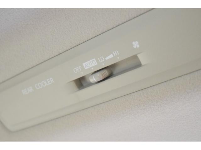 ヴォクシー ハイブリッドＺＳ　煌ＩＩ　純正９インチナビ　純正エンジンスターター　後席モニター　プッシュスタート　ＥＴＣ　バックカメラ　Ｂｌｕｅｔｏｏｔｈ接続可　　フルセグＴＶ　両側電動スライドドア　シートカバー（22枚目）