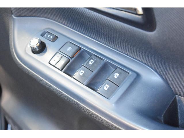 ヴォクシー ハイブリッドＺＳ　煌ＩＩ　純正９インチナビ　純正エンジンスターター　後席モニター　プッシュスタート　ＥＴＣ　バックカメラ　Ｂｌｕｅｔｏｏｔｈ接続可　　フルセグＴＶ　両側電動スライドドア　シートカバー（45枚目）