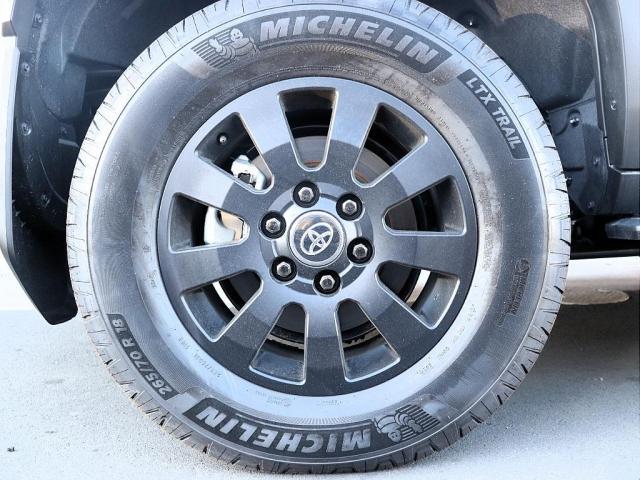 ランドクルーザー２５０ ＶＸファーストエディション　フードモールディング　ラジエーターグリル　バンパー＆グリルプロテクター　カラードアウトサイドドアハンドル　バックドアガーニッシュ　リヤバンパーガード　ドライバーモニターカメラ　ステアリングスイッチ加飾（19枚目）