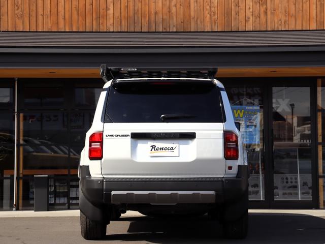 ランドクルーザー２５０ ＶＸファーストエディション　フードモールディング　ラジエーターグリル　バンパー＆グリルプロテクター　カラードアウトサイドドアハンドル　バックドアガーニッシュ　リヤバンパーガード　ドライバーモニターカメラ　ステアリングスイッチ加飾（28枚目）