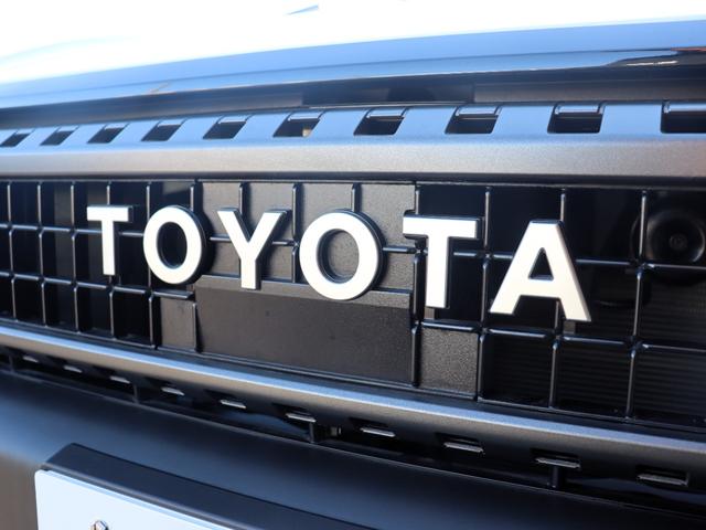 ランドクルーザー２５０ ＶＸファーストエディション　フードモールディング　ラジエーターグリル　バンパー＆グリルプロテクター　カラードアウトサイドドアハンドル　バックドアガーニッシュ　リヤバンパーガード　ドライバーモニターカメラ　ステアリングスイッチ加飾（32枚目）