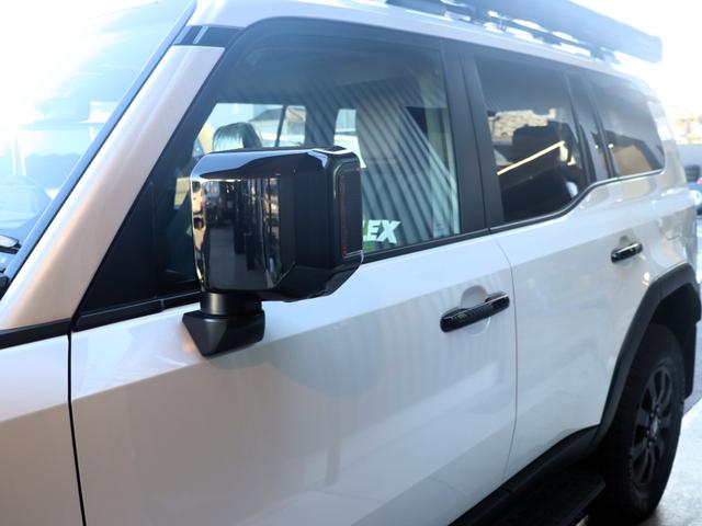 ランドクルーザー２５０ ＶＸファーストエディション　フードモールディング　ラジエーターグリル　バンパー＆グリルプロテクター　カラードアウトサイドドアハンドル　バックドアガーニッシュ　リヤバンパーガード　ドライバーモニターカメラ　ステアリングスイッチ加飾（33枚目）