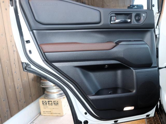 ランドクルーザー２５０ ＶＸファーストエディション　フードモールディング　ラジエーターグリル　バンパー＆グリルプロテクター　カラードアウトサイドドアハンドル　バックドアガーニッシュ　リヤバンパーガード　ドライバーモニターカメラ　ステアリングスイッチ加飾（35枚目）