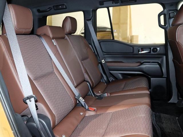 ランドクルーザー２５０ ＺＸファーストエディション　シート表皮本革　１２．３インチＴＦＴカラーメーター＋マルチインフォメーションディスプレイ　本革巻き３本スポークステアリングホイール　本革巻きシフトノブ／シフトベゼル（12枚目）