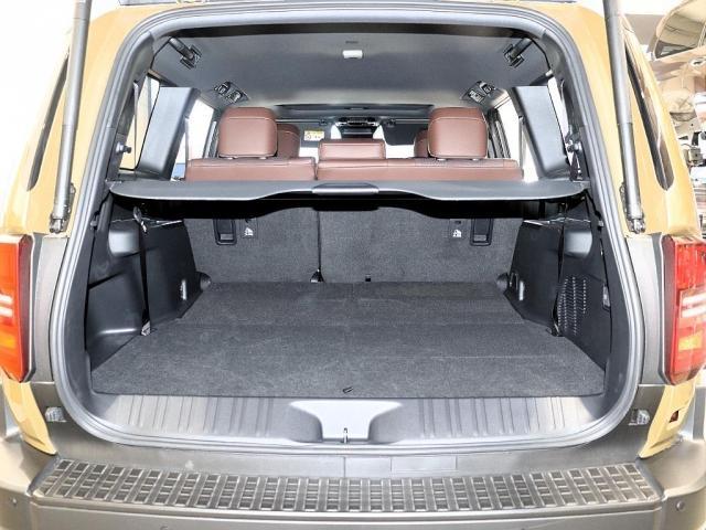 ランドクルーザー２５０ ＺＸファーストエディション　シート表皮本革　１２．３インチＴＦＴカラーメーター＋マルチインフォメーションディスプレイ　本革巻き３本スポークステアリングホイール　本革巻きシフトノブ／シフトベゼル（16枚目）