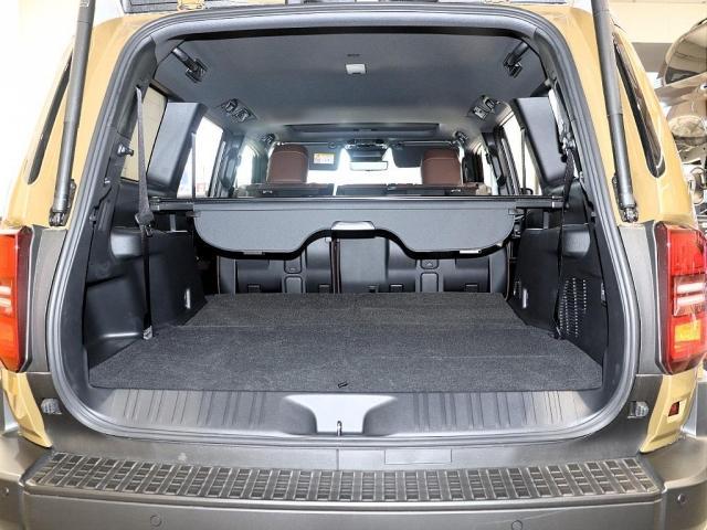 ランドクルーザー２５０ ＺＸファーストエディション　シート表皮本革　１２．３インチＴＦＴカラーメーター＋マルチインフォメーションディスプレイ　本革巻き３本スポークステアリングホイール　本革巻きシフトノブ／シフトベゼル（17枚目）