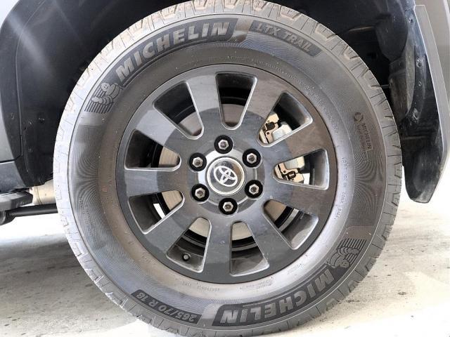 ランドクルーザー２５０ ＺＸファーストエディション　シート表皮本革　１２．３インチＴＦＴカラーメーター＋マルチインフォメーションディスプレイ　本革巻き３本スポークステアリングホイール　本革巻きシフトノブ／シフトベゼル（22枚目）