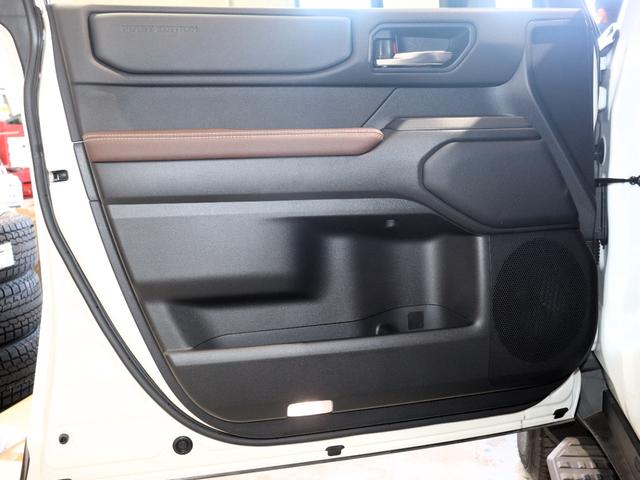 ランドクルーザー２５０ ＶＸファーストエディション　フードモールディング　ラジエーターグリル　バンパー＆グリルプロテクター　カラードアウトサイドドアハンドル　バックドアガーニッシュ　リヤスポイラー　ドライバーモニターカメラ　ステアリングスイッチ加飾（36枚目）