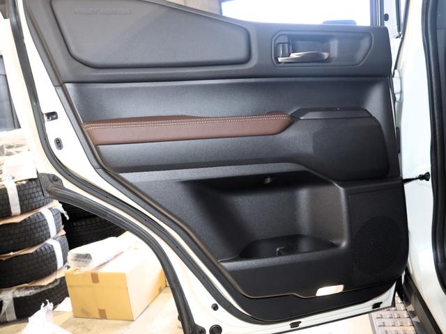 ランドクルーザー２５０ ＶＸファーストエディション　フードモールディング　ラジエーターグリル　バンパー＆グリルプロテクター　カラードアウトサイドドアハンドル　バックドアガーニッシュ　リヤスポイラー　ドライバーモニターカメラ　ステアリングスイッチ加飾（42枚目）