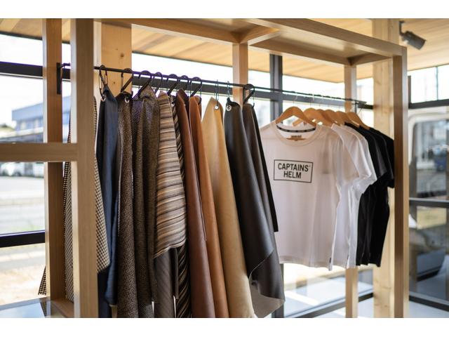 ランドクルーザー２５０ ＶＸファーストエディション　フードモールディング　ラジエーターグリル　バンパー＆グリルプロテクター　カラードアウトサイドドアハンドル　バックドアガーニッシュ　リヤスポイラー　ドライバーモニターカメラ　ステアリングスイッチ加飾（71枚目）