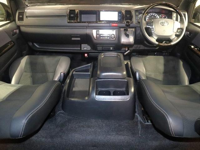 ハイエースバン スーパーGL ダークプライムII TOYOTA FJクルーザー純正色セメントグレー 走行距離:3万KM台 角目4灯ヘッドライト換装 ETC・バックカメラ搭載 デジタルインナーミラー搭載 社外グリルガード ベットキット(2枚目)