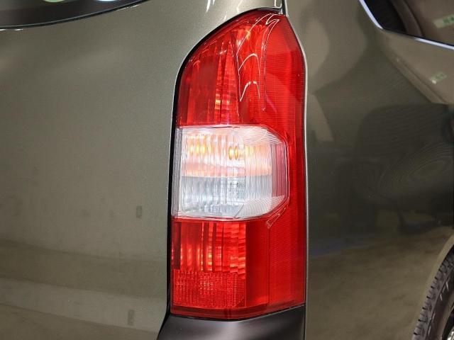 プロボックス GL サニトラオマージュモデル ディーゼルグリーンNEWオールペイント 角目ヘッドライト換装 DEENクロスカントリー OPENカントリー165/80/14RT 社外ナビゲーション フロアマット(28枚目)