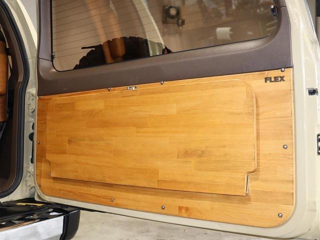 ランドクルーザープラド ＴＸリミテッド　アングリットリバイバル　ＦＬＥＸアメリカンクラシック　１６インチＡＷタイヤ　クラシックシートカバー　ナルディハンドル　トリムレザー張り　ＳＤナビ　Ｂカメラ　ドラレコ（17枚目）