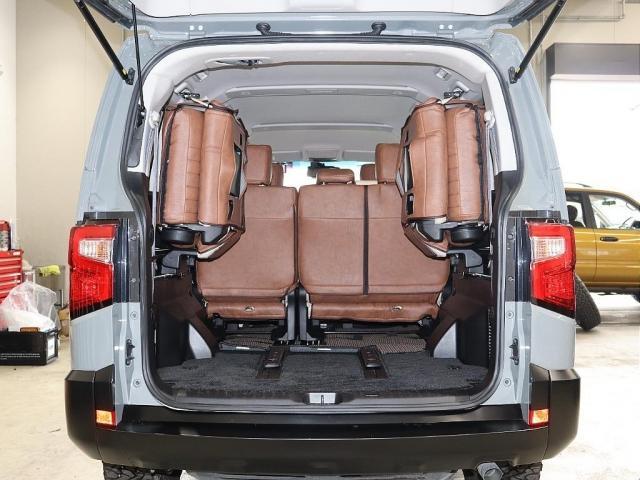 デリカＤ：５ Ｐ　ムーンウォークグレーペイント　ＪＡＯＳオーバーフェンダー　ｃｌａｓｓｉｃブラウンシートカバー　Ｄ５専用ルーフラック　ＢＧＧＯＯＤＲＩＣＨ×ＤＥＡＮクロスカントリー　シートカバー同色ドア内張り（15枚目）