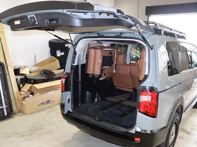 デリカＤ：５ Ｐ　ムーンウォークグレーペイント　ＪＡＯＳオーバーフェンダー　ｃｌａｓｓｉｃブラウンシートカバー　Ｄ５専用ルーフラック　ＢＧＧＯＯＤＲＩＣＨ×ＤＥＡＮクロスカントリー　シートカバー同色ドア内張り（16枚目）