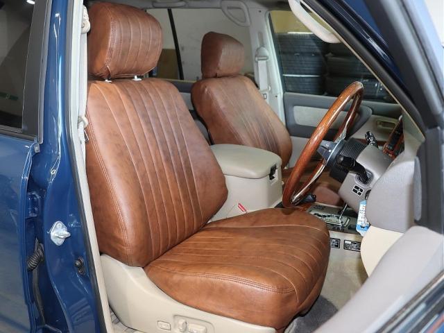 ランドクルーザー１００ ＶＸリミテッド　Ｇセレクション　再販７０純正ブルー　グレードＧセレクション　サンルーフ　丸目ヘッドライト換装　ＤＥＡＮ　カリフォルニアホイール　オープンカントリー２３５／８５／１６ＭＴ　ｃａｒｒｏｚｚｅｒｉａ７インチフルセグナビ搭載（3枚目）