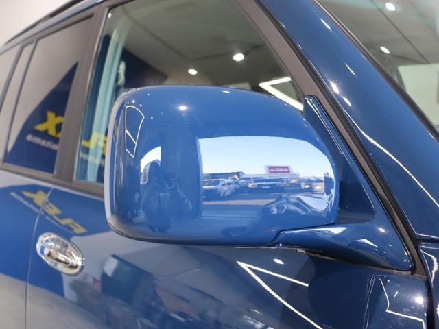 ランドクルーザー１００ ＶＸリミテッド　Ｇセレクション　再販７０純正ブルー　グレードＧセレクション　サンルーフ　丸目ヘッドライト換装　ＤＥＡＮ　カリフォルニアホイール　オープンカントリー２３５／８５／１６ＭＴ　ｃａｒｒｏｚｚｅｒｉａ７インチフルセグナビ搭載（23枚目）