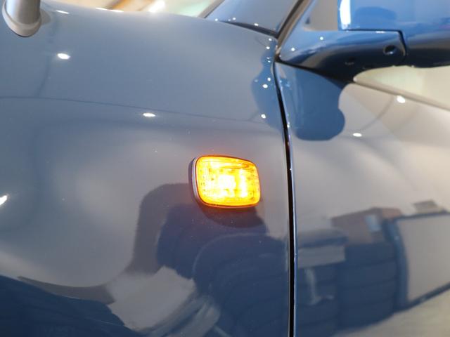 ランドクルーザー１００ ＶＸリミテッド　Ｇセレクション　再販７０純正ブルー　グレードＧセレクション　サンルーフ　丸目ヘッドライト換装　ＤＥＡＮ　カリフォルニアホイール　オープンカントリー２３５／８５／１６ＭＴ　ｃａｒｒｏｚｚｅｒｉａ７インチフルセグナビ搭載（25枚目）