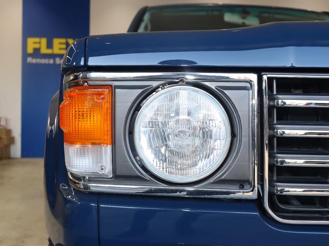 ランドクルーザー１００ ＶＸリミテッド　Ｇセレクション　再販７０純正ブルー　グレードＧセレクション　サンルーフ　丸目ヘッドライト換装　ＤＥＡＮ　カリフォルニアホイール　オープンカントリー２３５／８５／１６ＭＴ　ｃａｒｒｏｚｚｅｒｉａ７インチフルセグナビ搭載（30枚目）