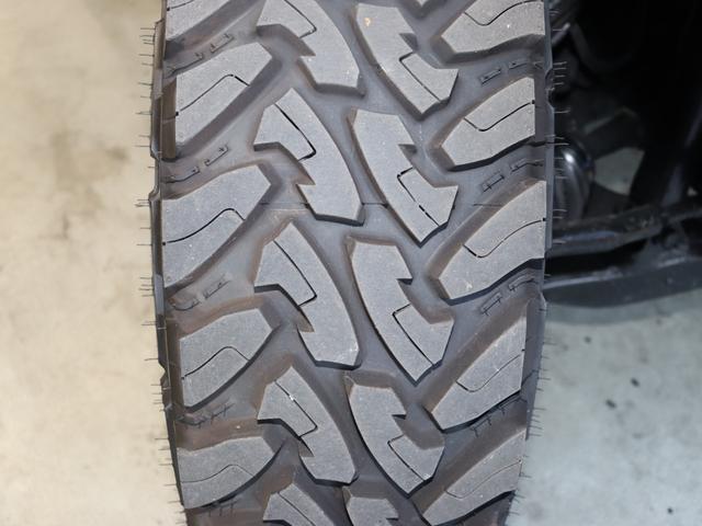 ランドクルーザー１００ ＶＸリミテッド　Ｇセレクション　再販７０純正ブルー　グレードＧセレクション　サンルーフ　丸目ヘッドライト換装　ＤＥＡＮ　カリフォルニアホイール　オープンカントリー２３５／８５／１６ＭＴ　ｃａｒｒｏｚｚｅｒｉａ７インチフルセグナビ搭載（36枚目）