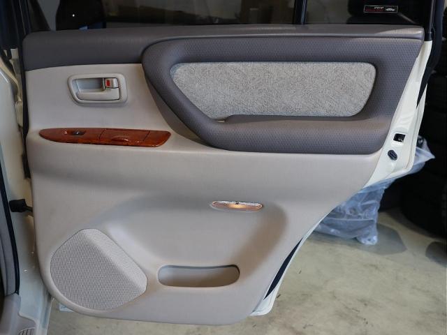 ランドクルーザー１００ ＶＸリミテッド　アンティークブラウンシートカバー　ＤＥＡＮブラックカリフォルニアホイル　ＢＦ　ＧｏｏｄＲｉｃｈ　ＡＴタイヤ　タイミングベルト　６０用　フロント　リアバンパー　クラシックブラウンベットキット（19枚目）