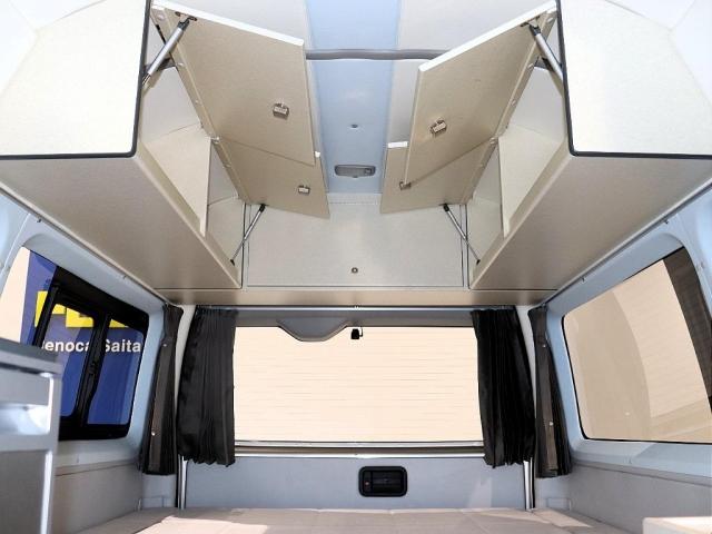 ハイエースバン ＳロングワイドＤＸ　ＧＬパッケージ　グランドキャビン純正色　ゴールドメタリック　ＦＬＥＸオリジナル　Ｐａｗホイール　ＧＯＯＤＹＥＡＲ　ＥＡＧＬＥ　タイヤ　２１５／６５／１６　冷蔵庫あり　洗面台あり　ＥＴＣ装備付き　３色ＬＥＤテールレンズ（8枚目）