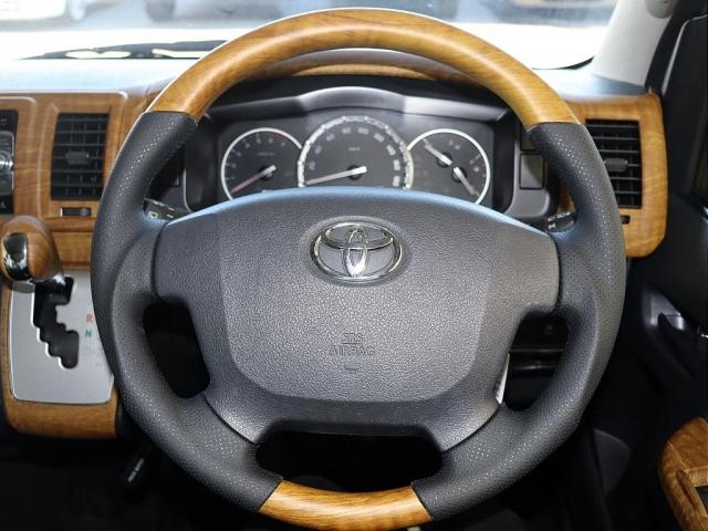 ハイエースバン ＳロングワイドＤＸ　ＧＬパッケージ　グランドキャビン純正色　ゴールドメタリック　ＦＬＥＸオリジナル　Ｐａｗホイール　ＧＯＯＤＹＥＡＲ　ＥＡＧＬＥ　タイヤ　２１５／６５／１６　冷蔵庫あり　洗面台あり　ＥＴＣ装備付き　３色ＬＥＤテールレンズ（16枚目）