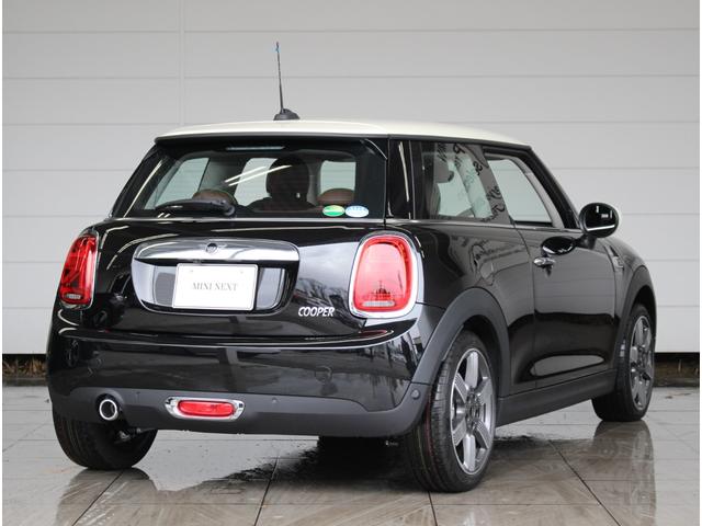 mini mini その他 クーパー 60イヤーズエディション 特別仕様車 ダークマロンレザーシート アクティブクルーズコントロール 専用17インチアルミ ペッパーホワイトルーフ ミラー ロゴプロジェクション ボンネットストライプ 専用サイドスカットル 中古車検索 mini mini その他 クーパー 60イヤーズエディション 特別仕様車 ダークマロンレザーシート アクティブクルーズコントロール 専用17インチアルミ ペッパーホワイトルーフ ミラー ロゴプロジェクション ボンネットストライプ 専用サイドスカットル 中古車検索