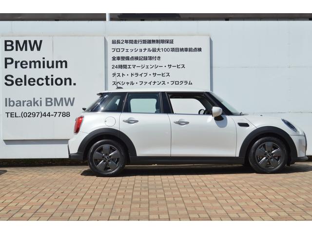 ＭＩＮＩ クーパーＤ　クラシック・トリム　ＡｐｐｌｅＣａｒＰｌａｙ　ハーフレザーシート　シートヒーター　ＥＴＣ２．０　ＳＯＳコール　ワイヤレスチャージャー（12枚目）