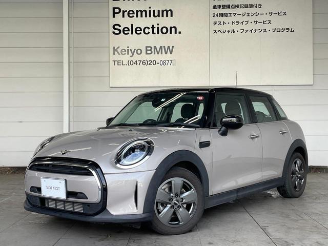 ＭＩＮＩ クーパーＤ　エッセンシャル・トリム　バックカメラ　ＡｐｐｌｅＣａｒＰｌａｙ　ＡＣＣ　禁煙車　コンフォートアクセス　アンビエントライト　後付けＥＴＣ（4枚目）