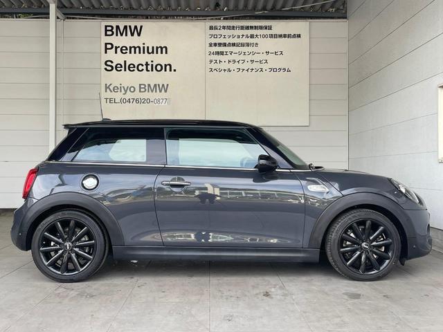 ＭＩＮＩ クーパーＳＤ　禁煙車　純正ＨＤＤナビ　バックカメラ　パーキングアシスト　衝突被害軽減ブレーキ　アクティブクルーズ　ユニオンテール　コンフォートアクセス　純正ブラックホイール　ボンネットストライプ　ＪＣＷステアリング（5枚目）