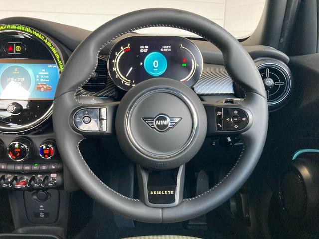 ＭＩＮＩ クーパー　レゾリュート・エディション　弊社元試乗車　アップルカープレイ　専用ボンネットストライプ　専用ハーフレザーシート専用アロイホイール　シートヒーター　衝突被害軽減ブレーキ　パーキングアシスト　ＥＴＣ　アンビエントライト（14枚目）