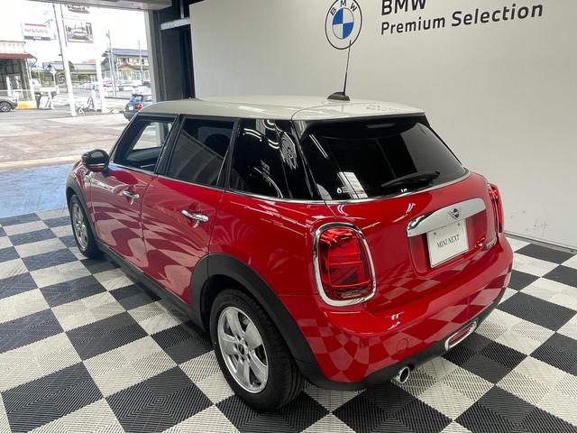 ＭＩＮＩ クーパーＤ　純正ＮＡＶＩ　リヤビューカメラ　障害物センサー　ＬＥＤヘッドライト　ホワイトルーフ　ユニオンジャックテールレンズ　オートエアコン　衝突被害軽減ブレーキ（11枚目）