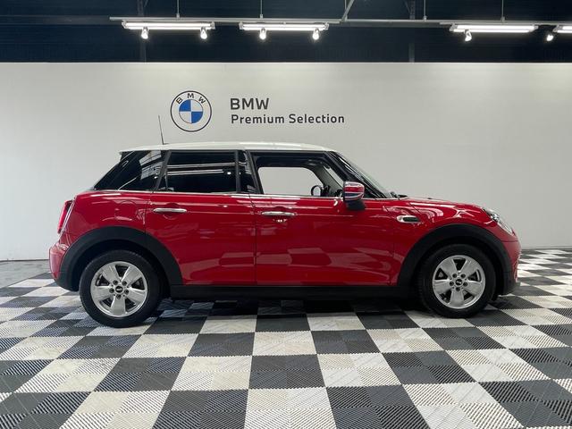 ＭＩＮＩ クーパーＤ　純正ＮＡＶＩ　リヤビューカメラ　障害物センサー　ＬＥＤヘッドライト　ホワイトルーフ　ユニオンジャックテールレンズ　オートエアコン　衝突被害軽減ブレーキ（13枚目）
