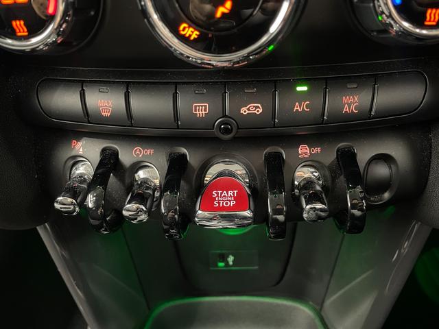 ＭＩＮＩ クーパーＤ　純正ＮＡＶＩ　リヤビューカメラ　障害物センサー　ＬＥＤヘッドライト　ホワイトルーフ　ユニオンジャックテールレンズ　オートエアコン　衝突被害軽減ブレーキ（27枚目）
